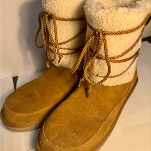 Cozy Tan Shearling Women's Boots